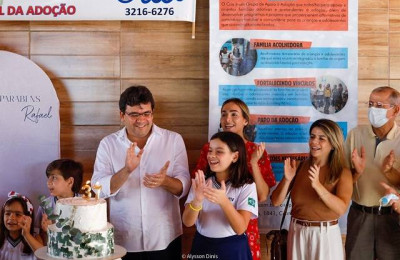 Rafael Fonteles comemora aniversário na Adufpi com festa beneficente para o Cria